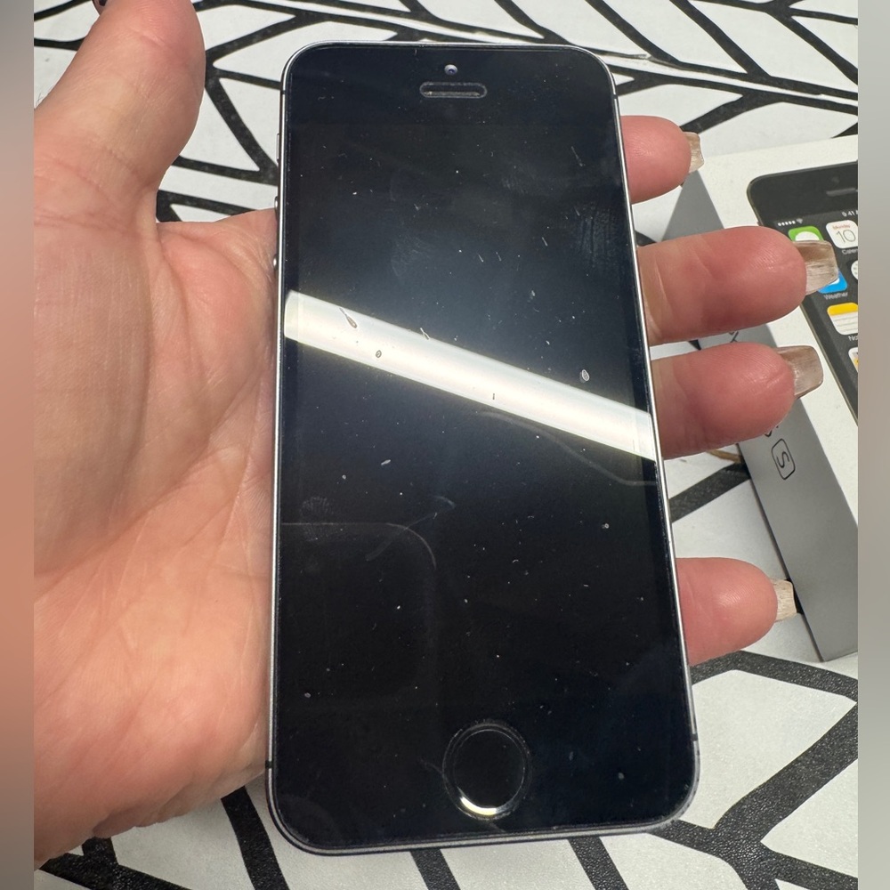 Apple IPhone 5S 16GB Space Gray- UNLOCKED